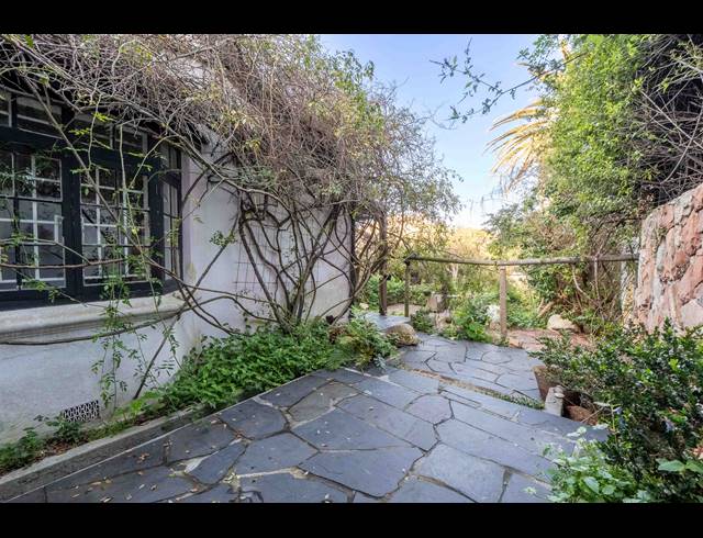 3 BEDROOM FREESTANDING TO LET IN ST JAMES